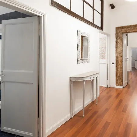 Leonardo Pantheon Apartment